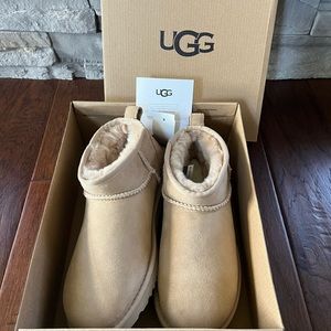 NEW Size 7 UGG Classic Ultra Mini Boots in Driftwood